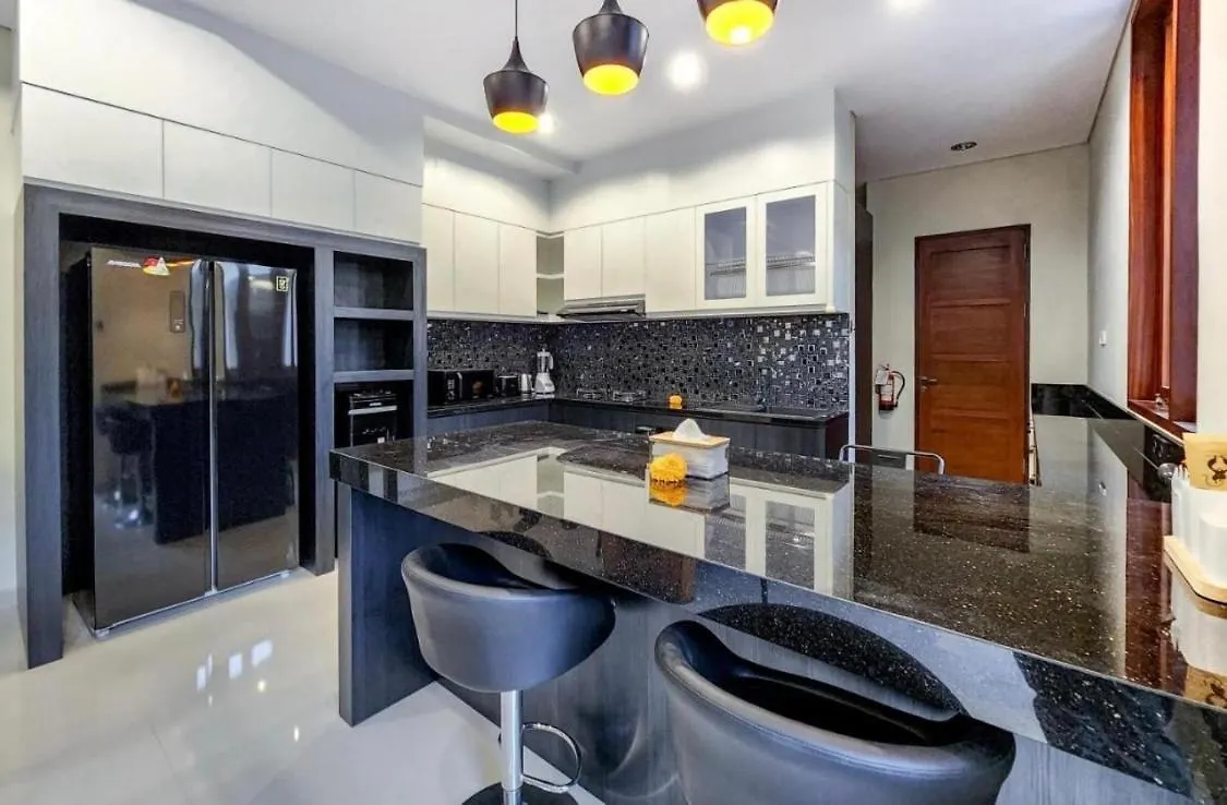 Elf Belly 4 Bedroom Canggu Heart Vila Cyn
